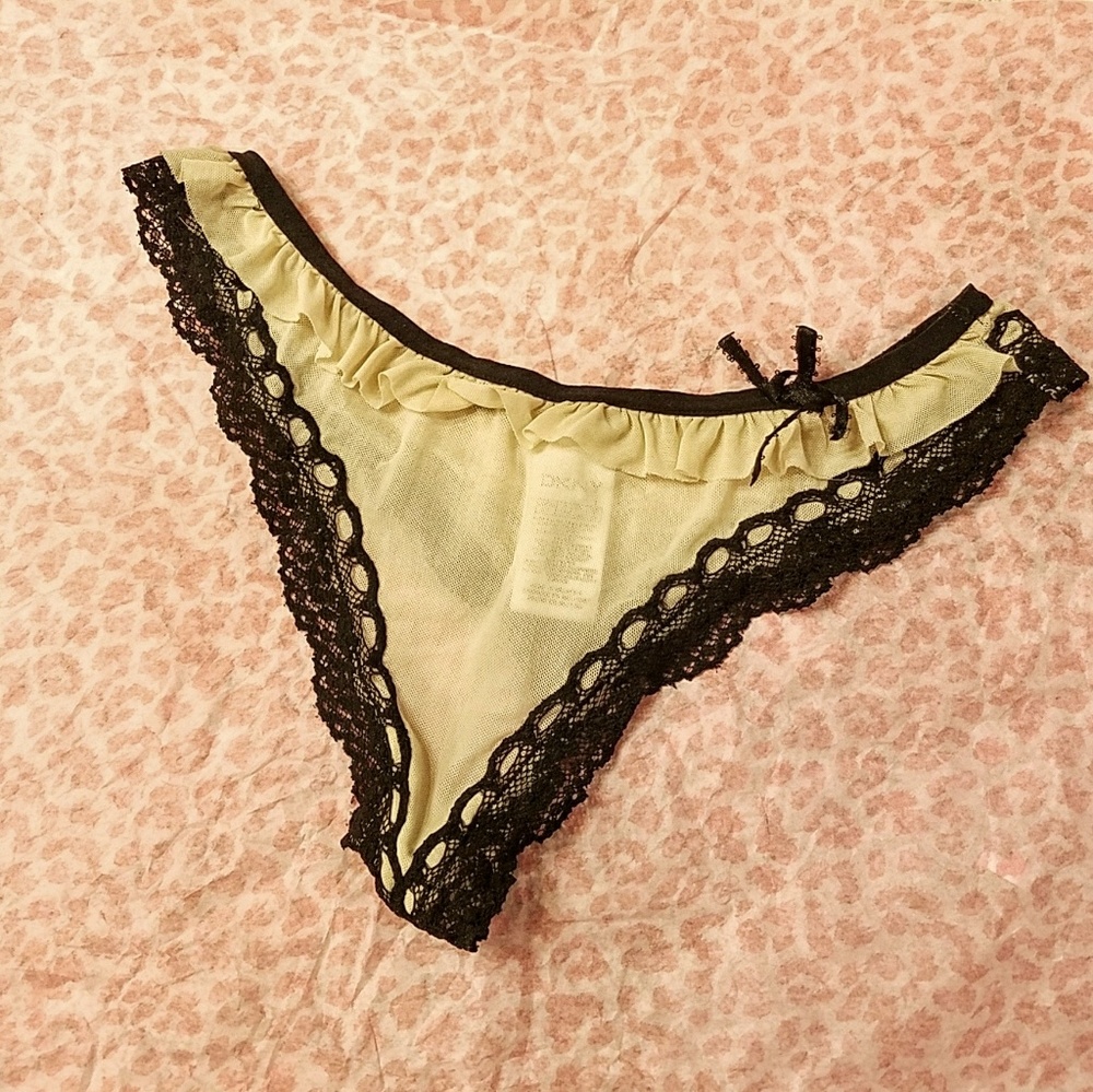 DKNY THONG RUFFLED PANTY,  S